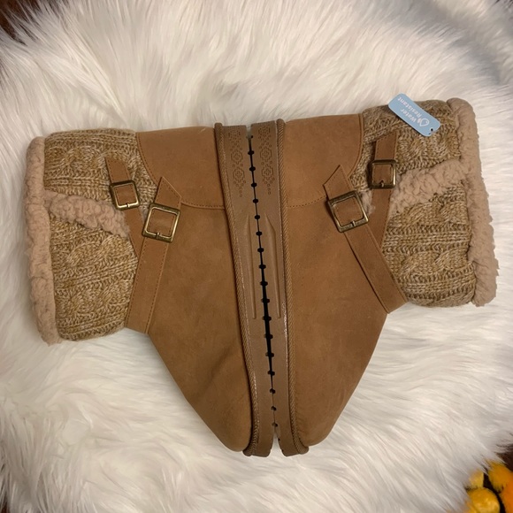 Essentials by Muk Luks Women’s Winter Boots - Picture 5 of 7